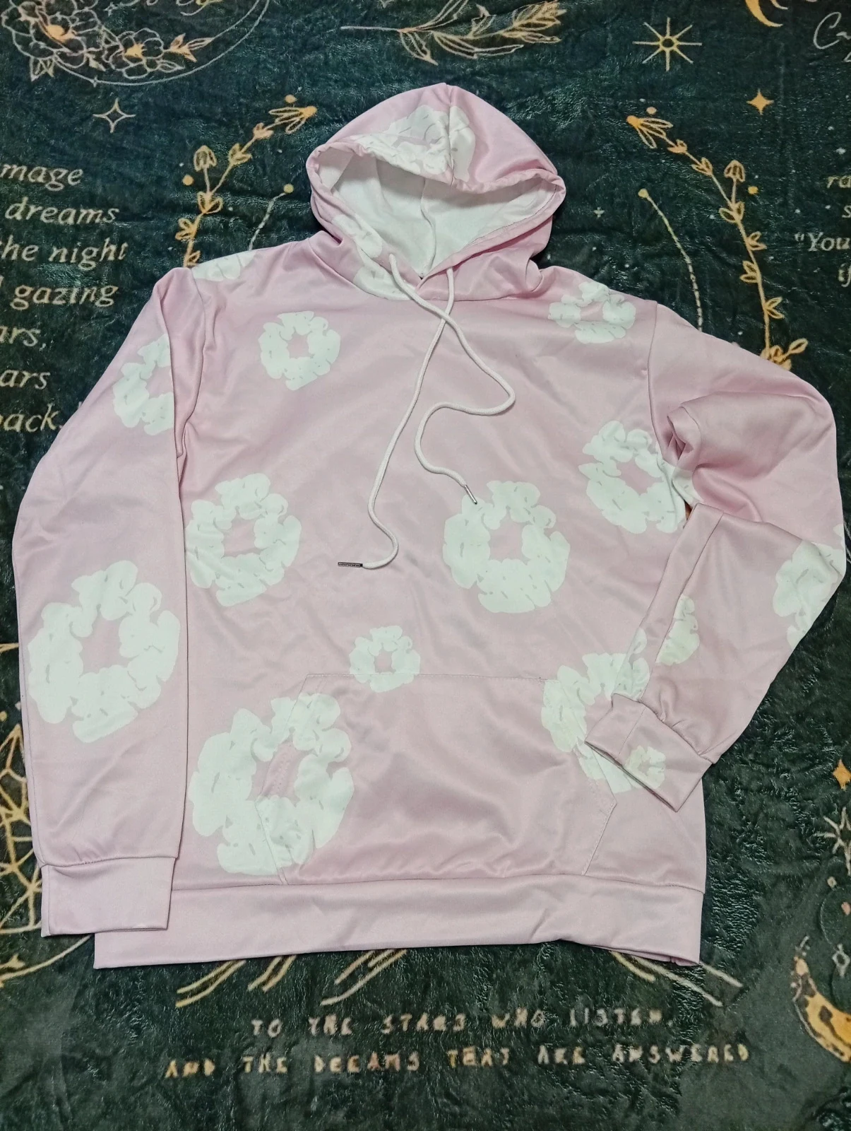 Beautiful pastel pink hoodie with a white floral print, Size M – taille M