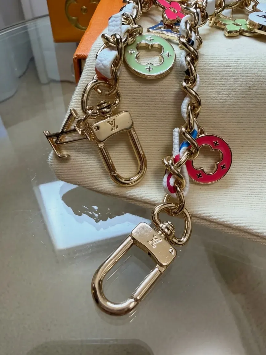 Porte-clés Louis Vuitton – Louis Vuitton – doré – taille Taille unique 4