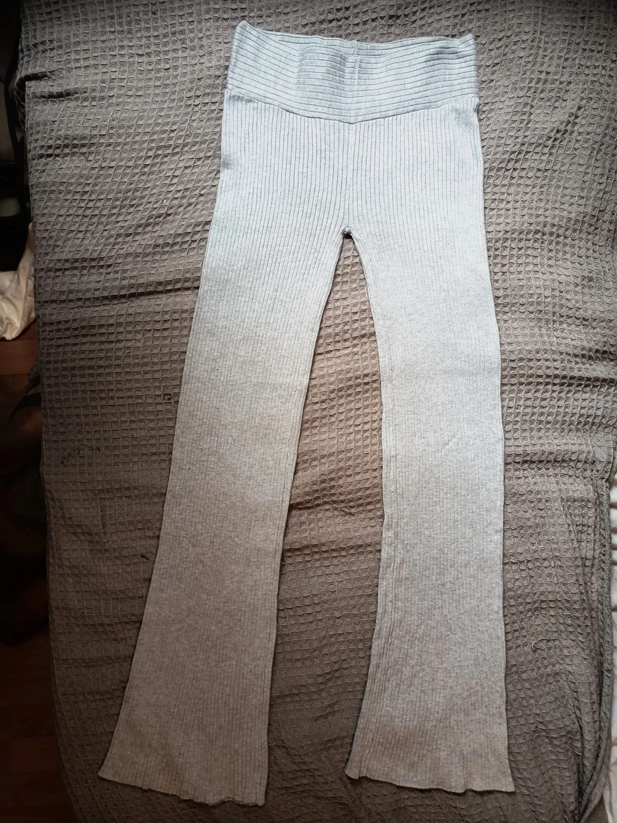 Stradivarius Ribbed Knit Grey Trousers - Size L – Stradivarius – taille L / 40 / 12
