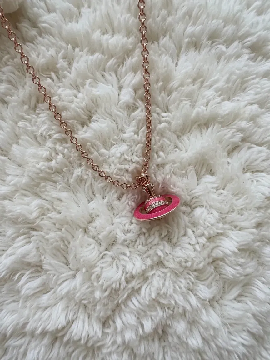 Collier Vivienne Westwood pendentif rose et chaîne dorée – Vivienne Westwood – rose et doré – taille Taille unique 4