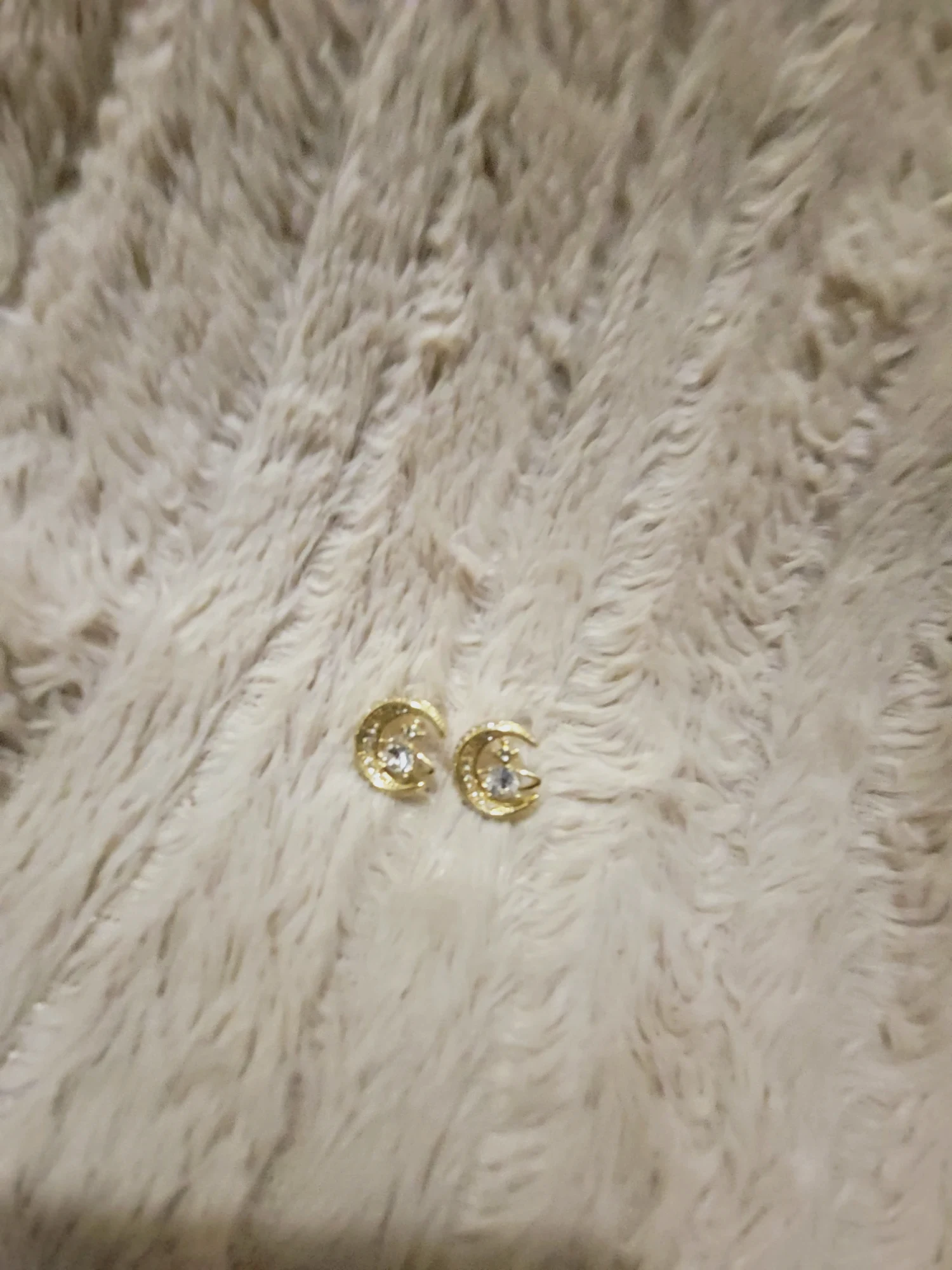 Boucles d'oreilles puces croissant de lune dorées
