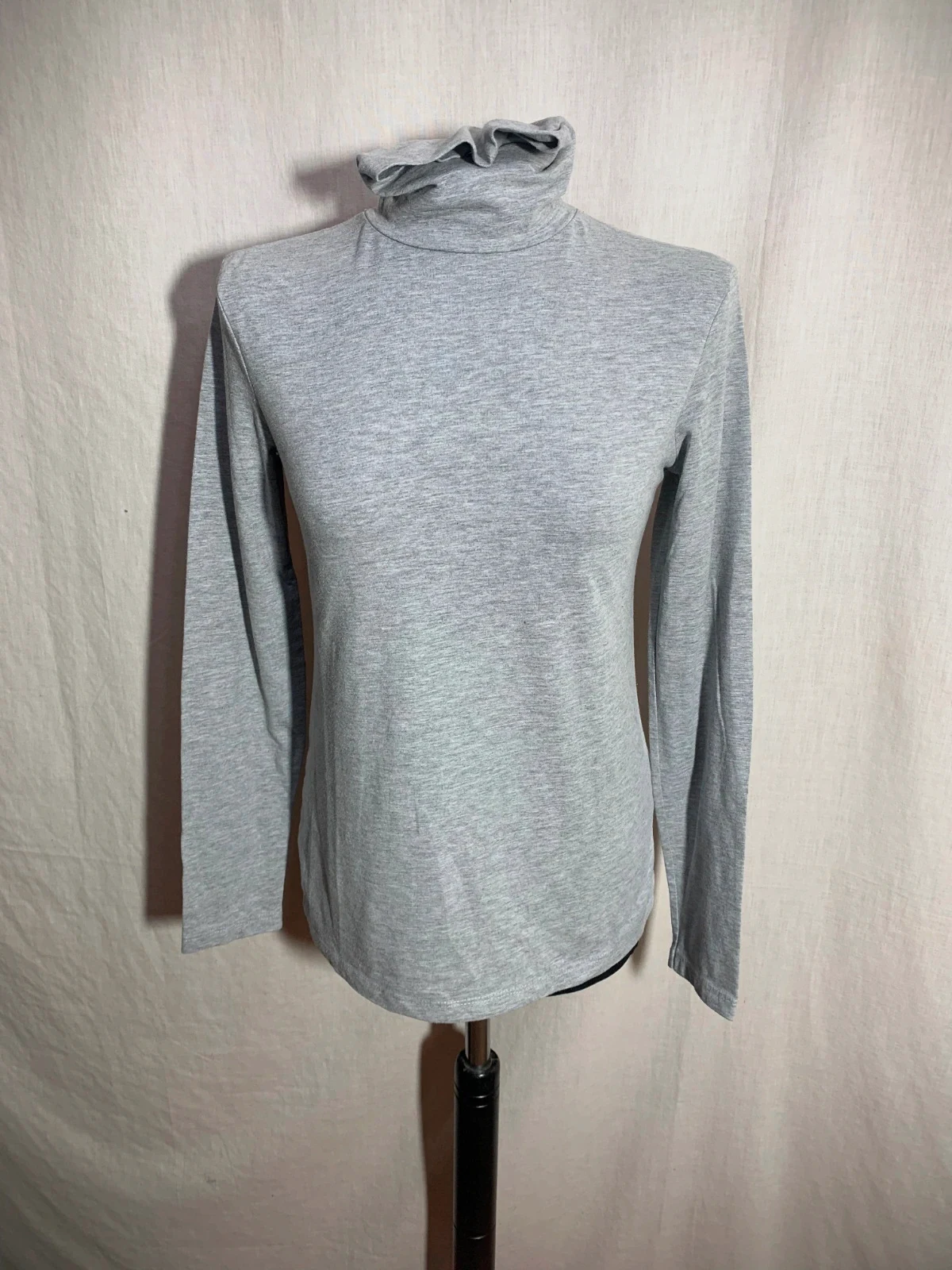 Camiseta de Cuello Alto Gris | Grey Turtleneck Shirt | Inditex