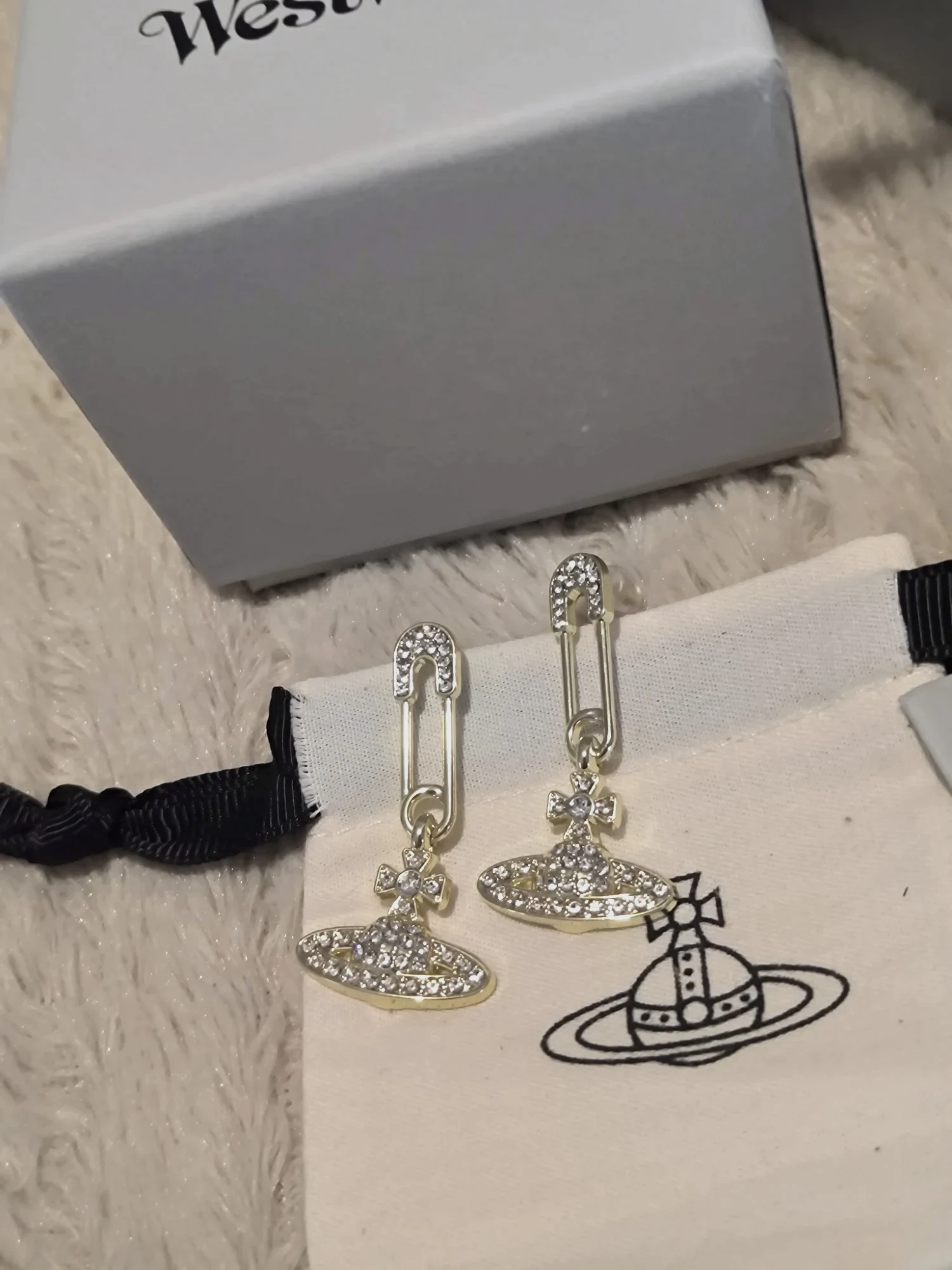 Boucles d'oreilles Vivienne Westwood pendentif orbe