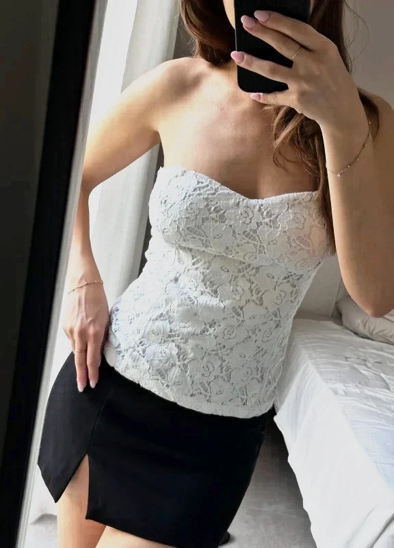 Bustier blanc en dentelle florale