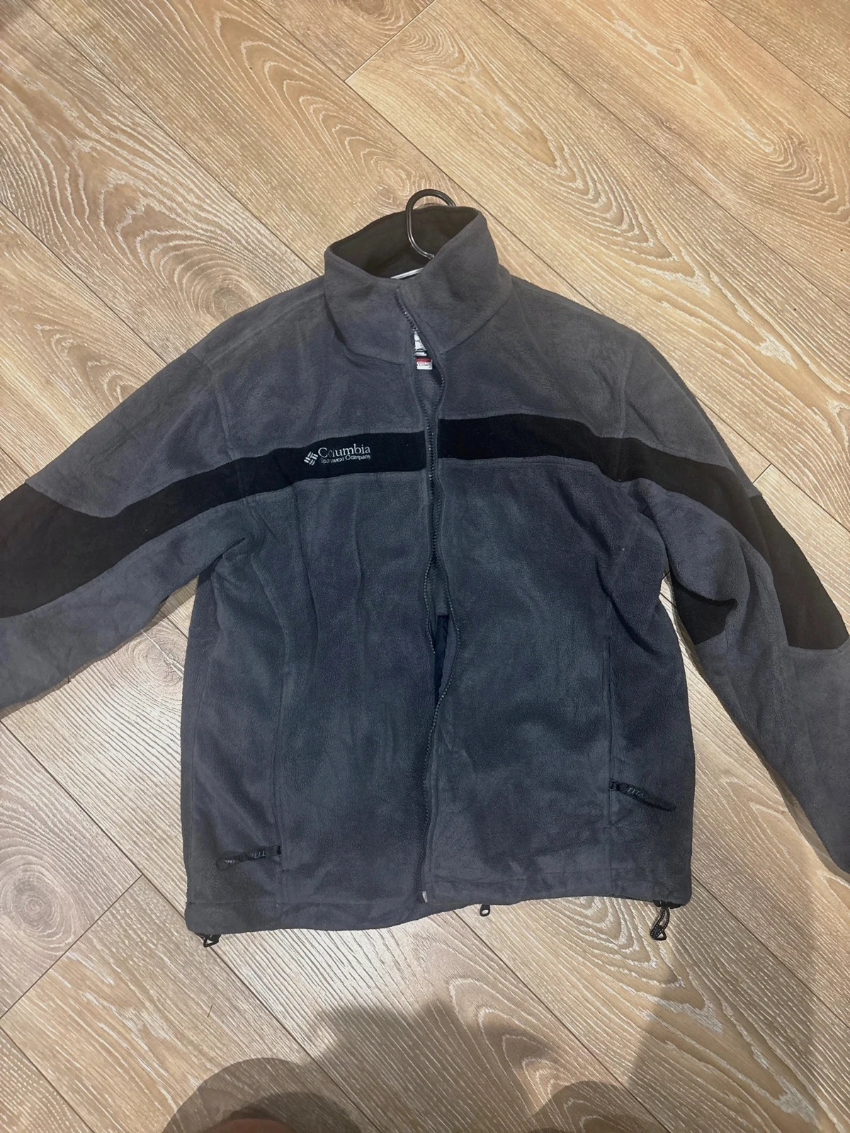 Polaire Columbia america Couleur Gris et noir bon état homme taille M