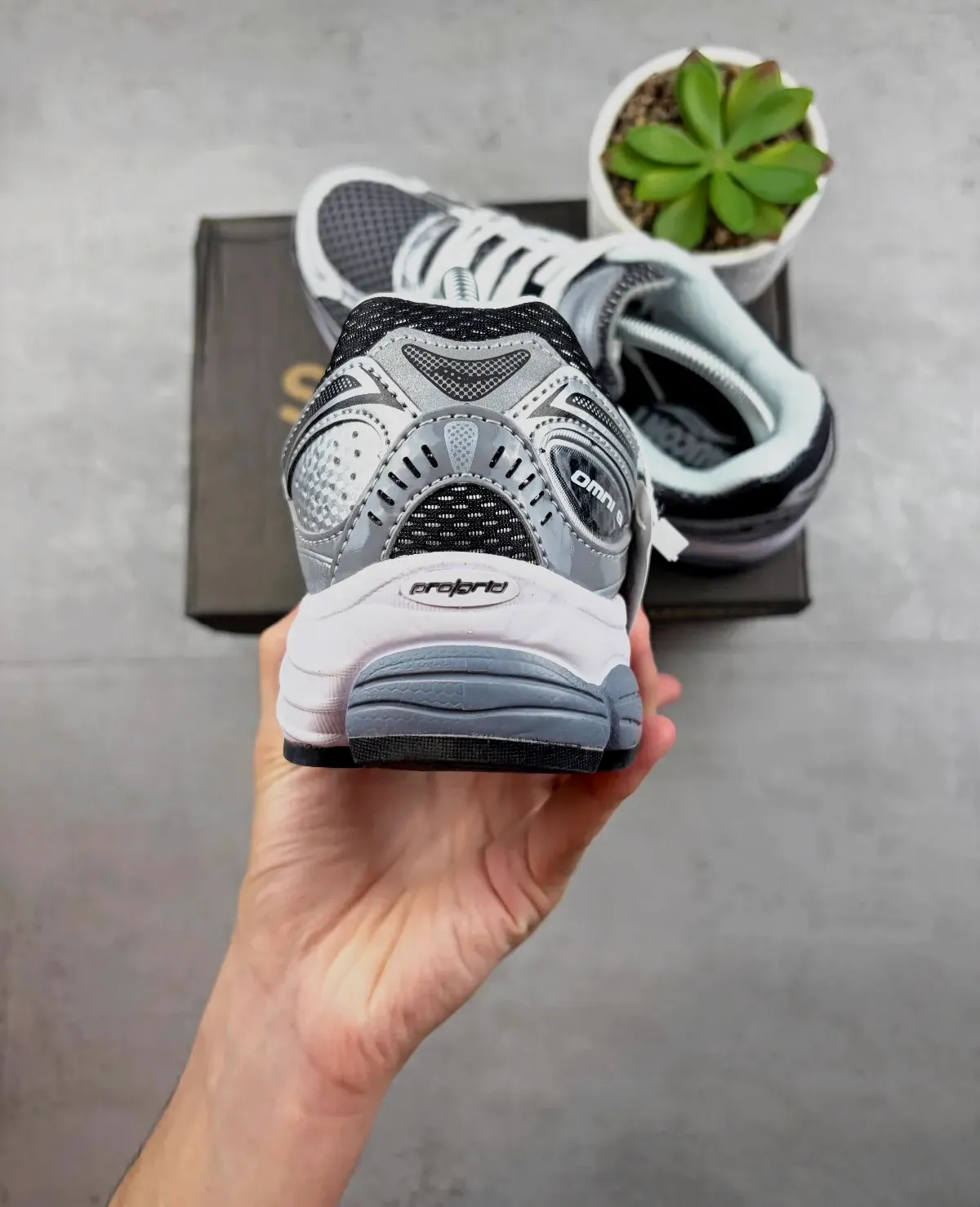 Saucony Progrid Omni 9 Gris / Taille 43 – Saucony – gris – taille 43 4
