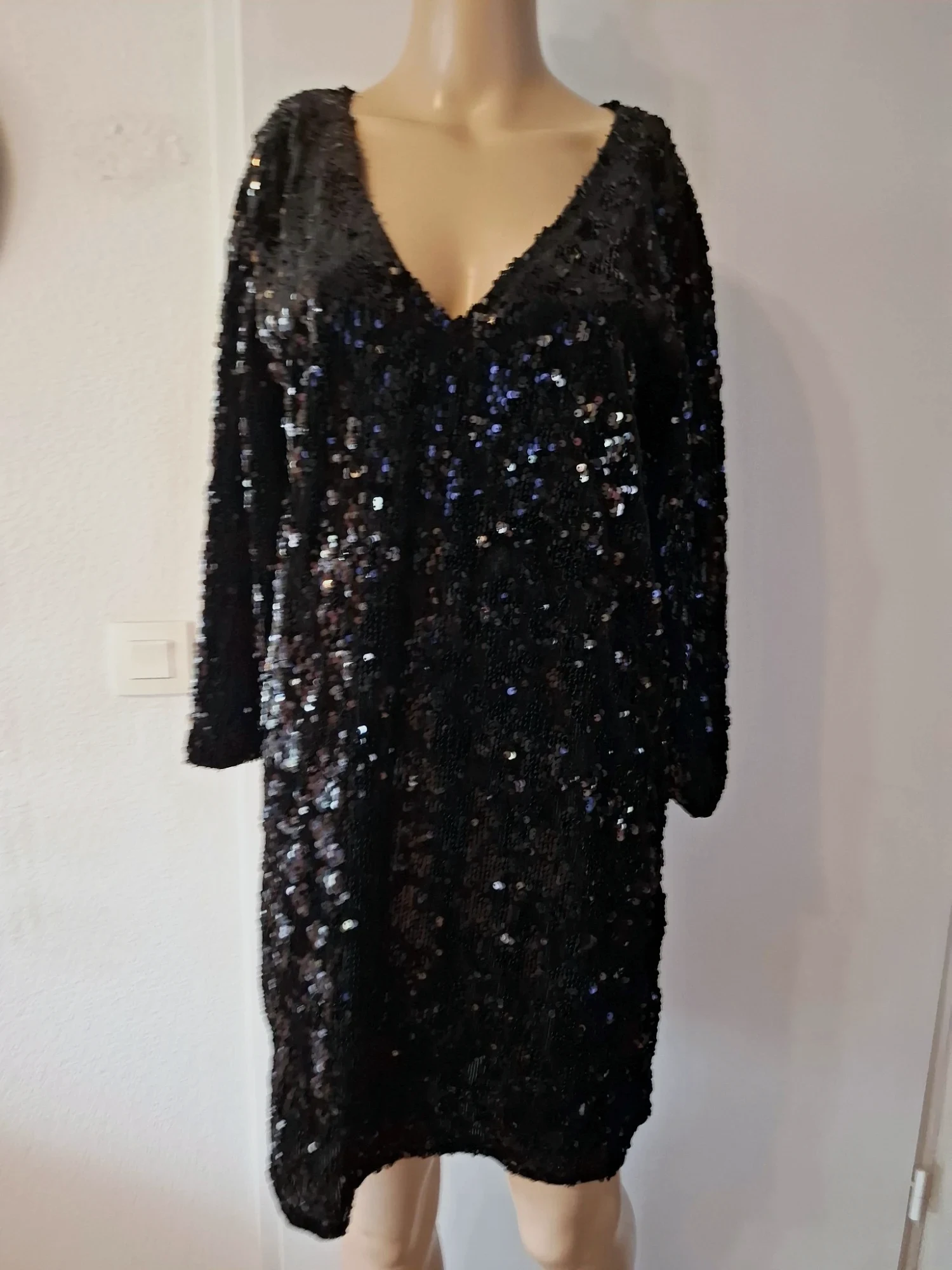 Robe à sequin atelier noir  evene taille s/m en très bon état