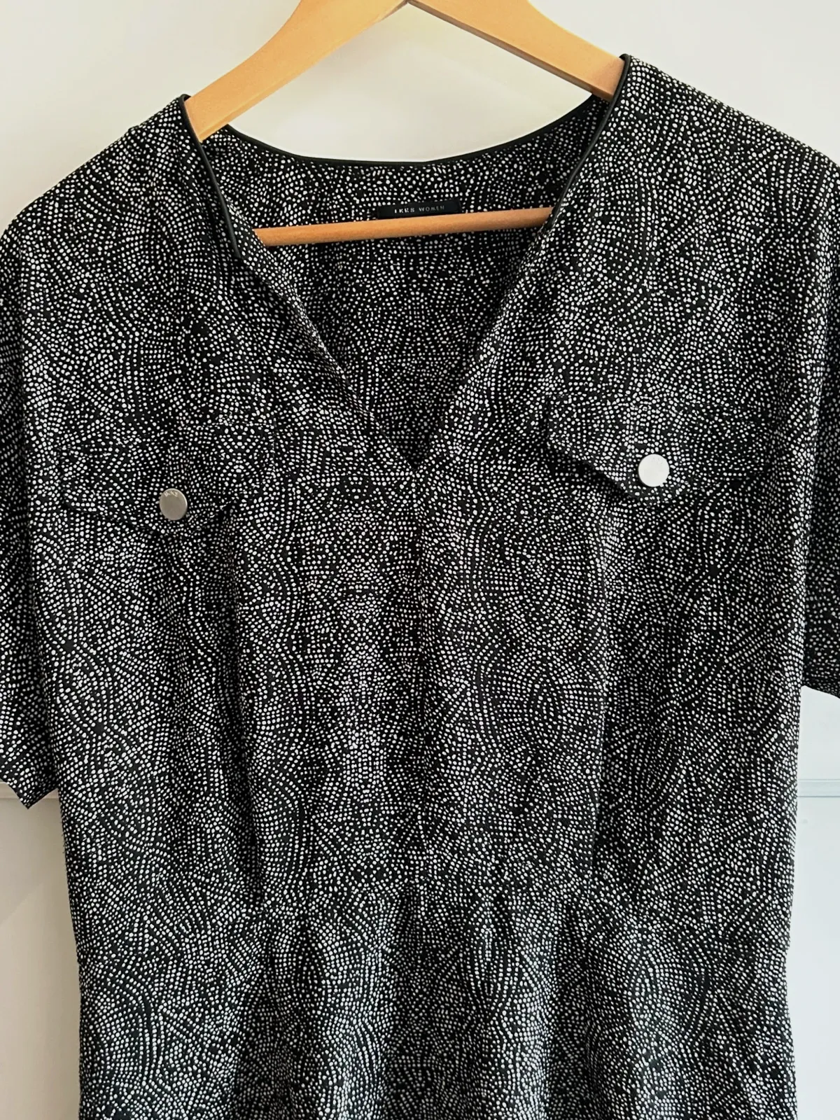 Robe IKKS T38 chic cintrée fluide noire & blanche poches poitrine – IKKS – taille M / 38 / 10 4