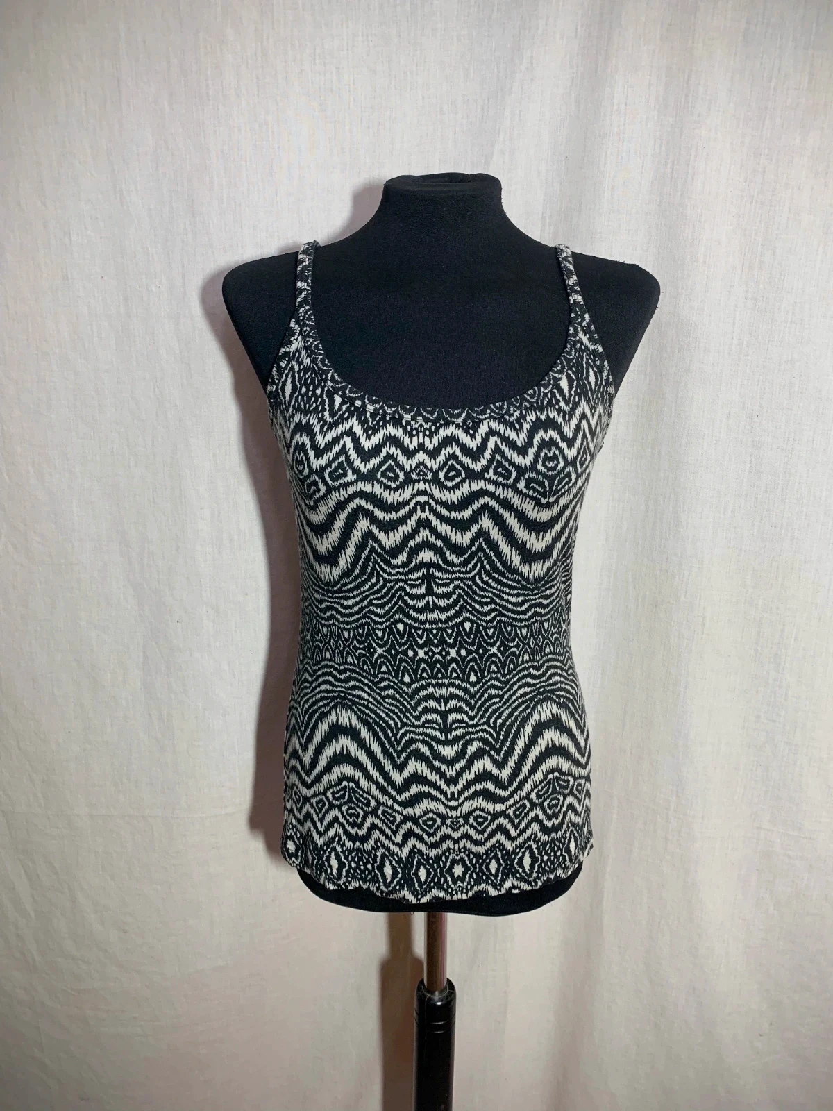Camiseta sin Mangas Estampado Zigzag | Black & White Zigzag Sleeveless Top | Pimkie – Pimkie – taille L / 40 / 12