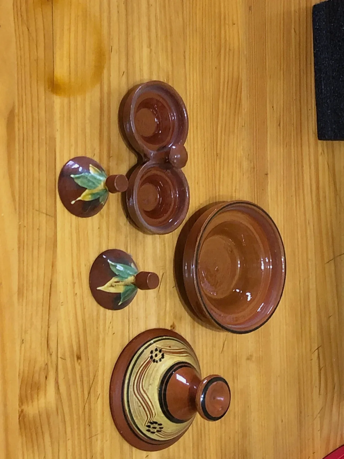 Set de Cerámica Artesanal: Tajine Decorativo y Condimentero 2