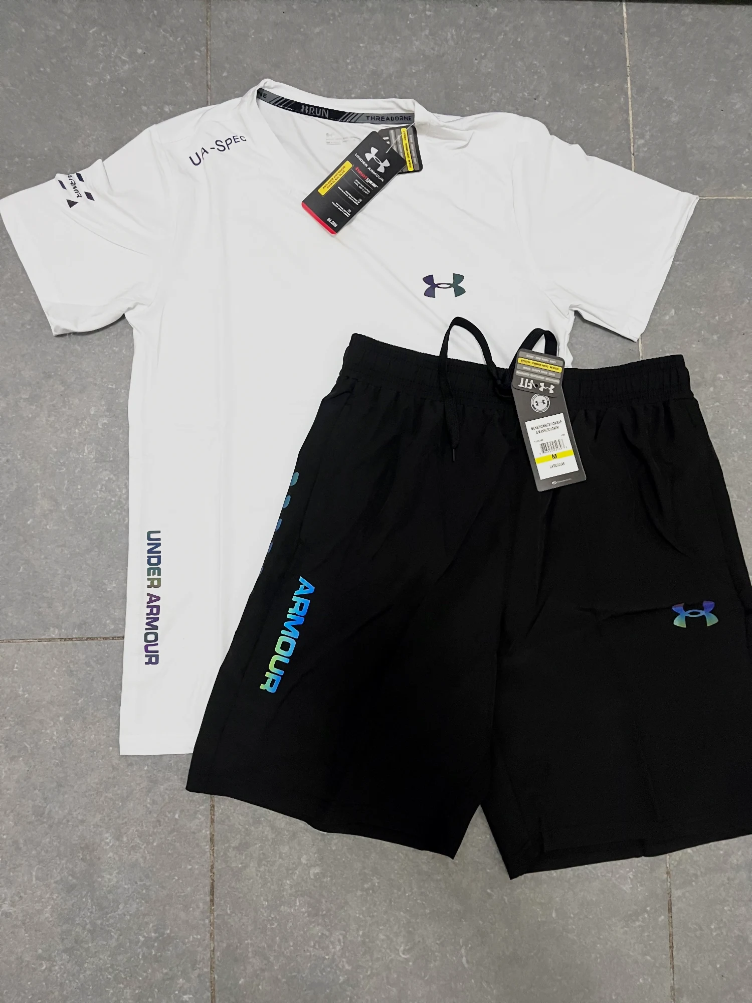 Ensemble de sport Under Armour t-shirt et short