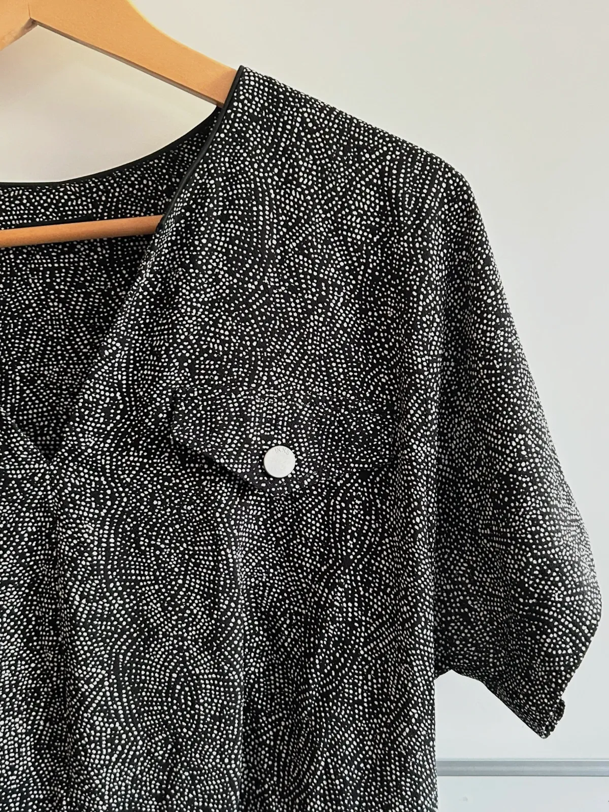 Robe IKKS T38 chic cintrée fluide noire & blanche poches poitrine – IKKS – taille M / 38 / 10 2