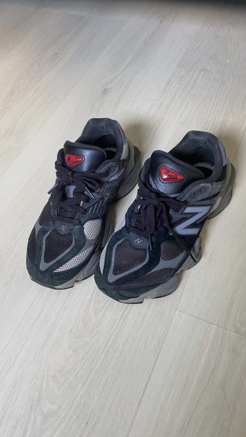 Baskets New Balance 9060 noires pointure 41.5