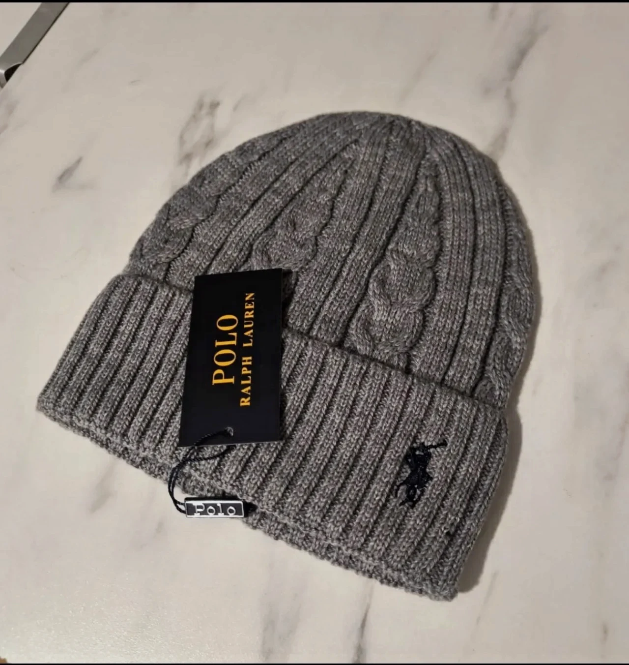 Bonnet torsadée