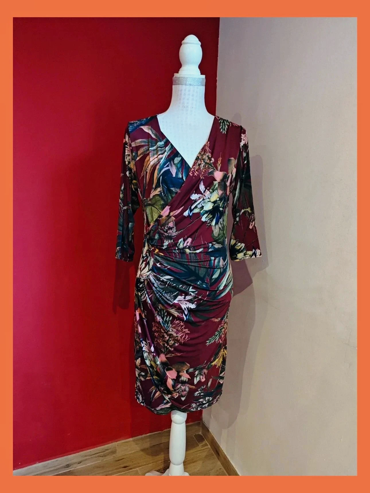🌺 Vestido granate con estampado tonos otoñales, cruzado delante