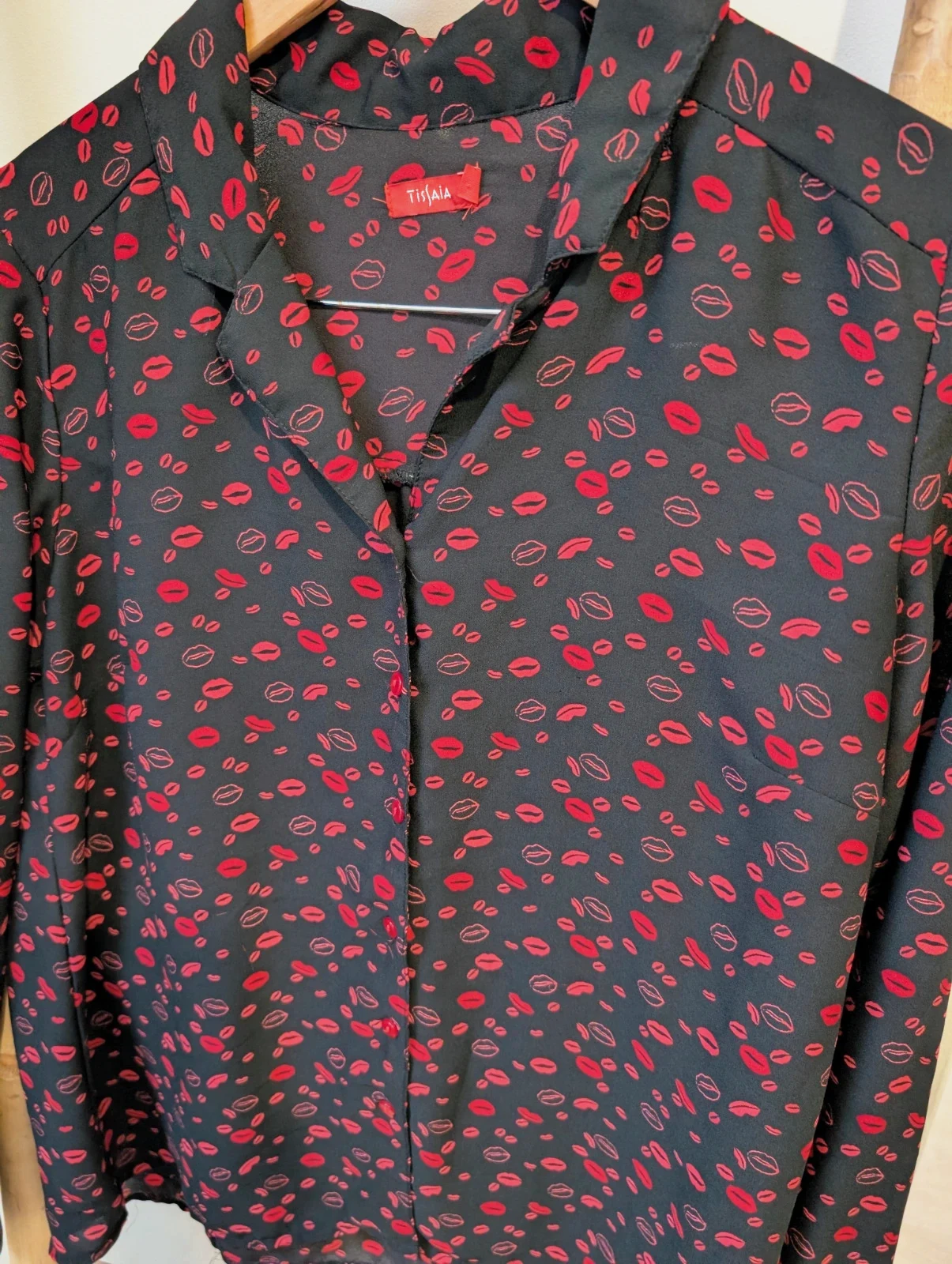 Chemisier noir à motifs rouges / Taille 40