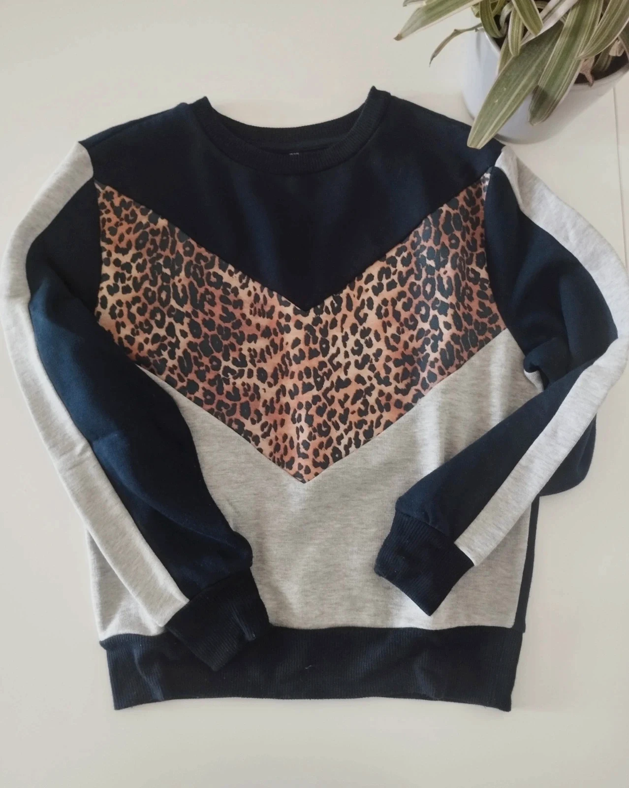 Sudadera Topshop Petite – Animal Print & Colorblock – Talla 32 (XXS)