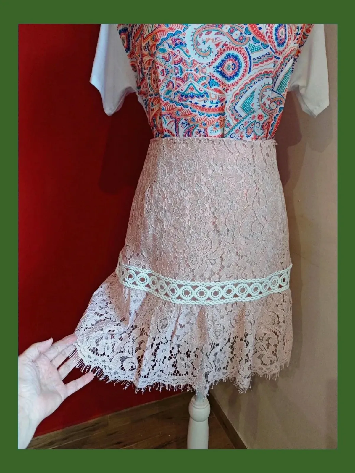 🌺Bonita falda de encaje rosa con pasamanería blanca y volante, talla M – Sweewë – taille M / 38 / 10 2