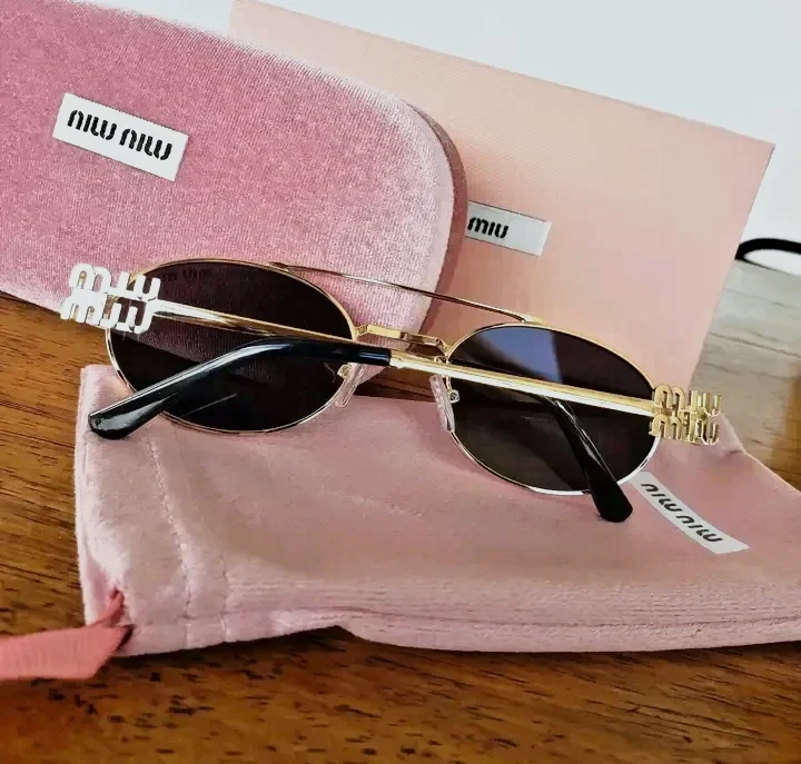 Lunettes de soleil Miu Miu ovales dorées