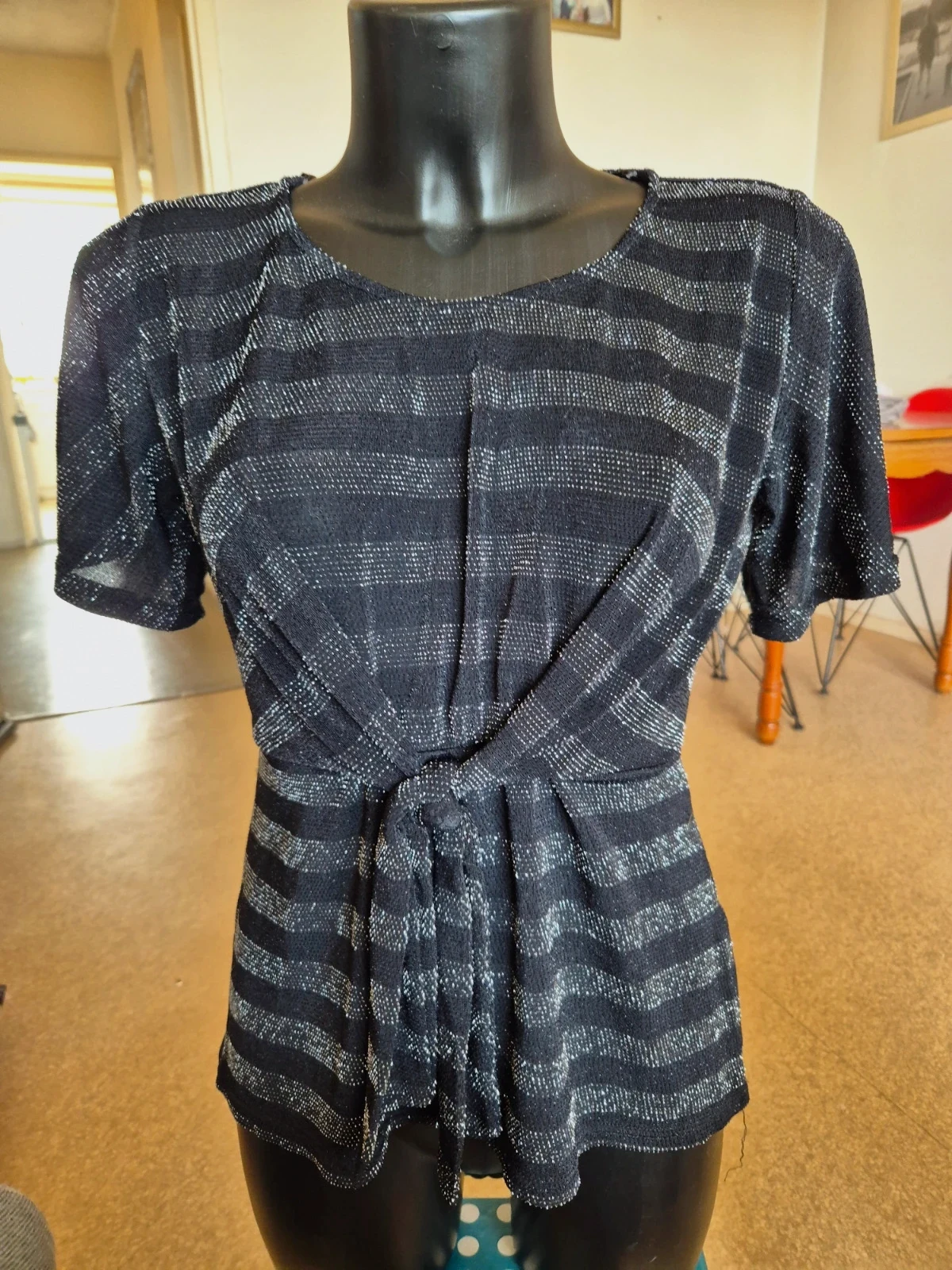 Jolie haut taille 1 noir - comme neuf