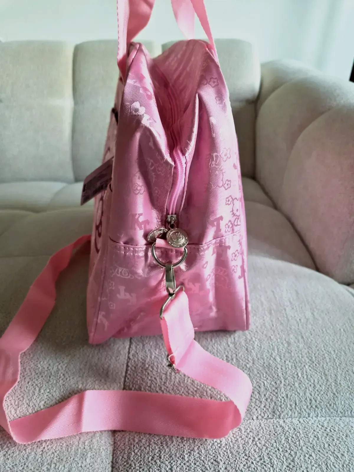 Sac de voyage Hello Kitty rose – neuf avec étiquette 🎀 – Sanrio – rose – taille M 5