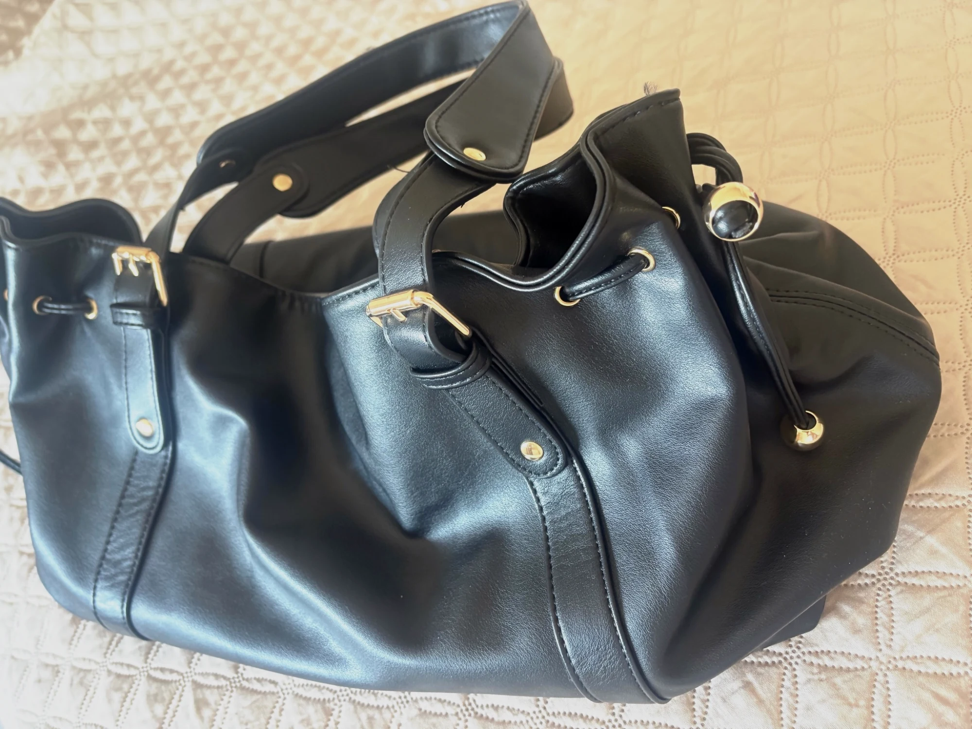 Grand sac cabas seau noir détails dorés