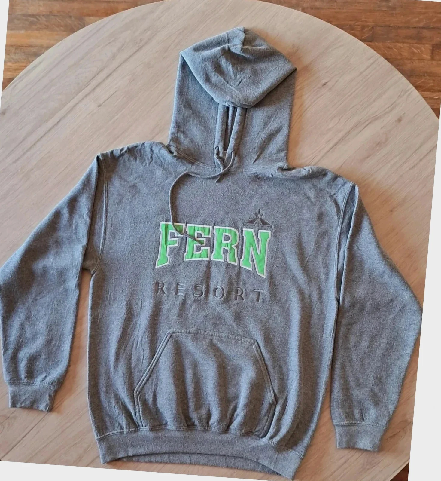 Sweat / Haut Fern Resort Gildan Taille M
