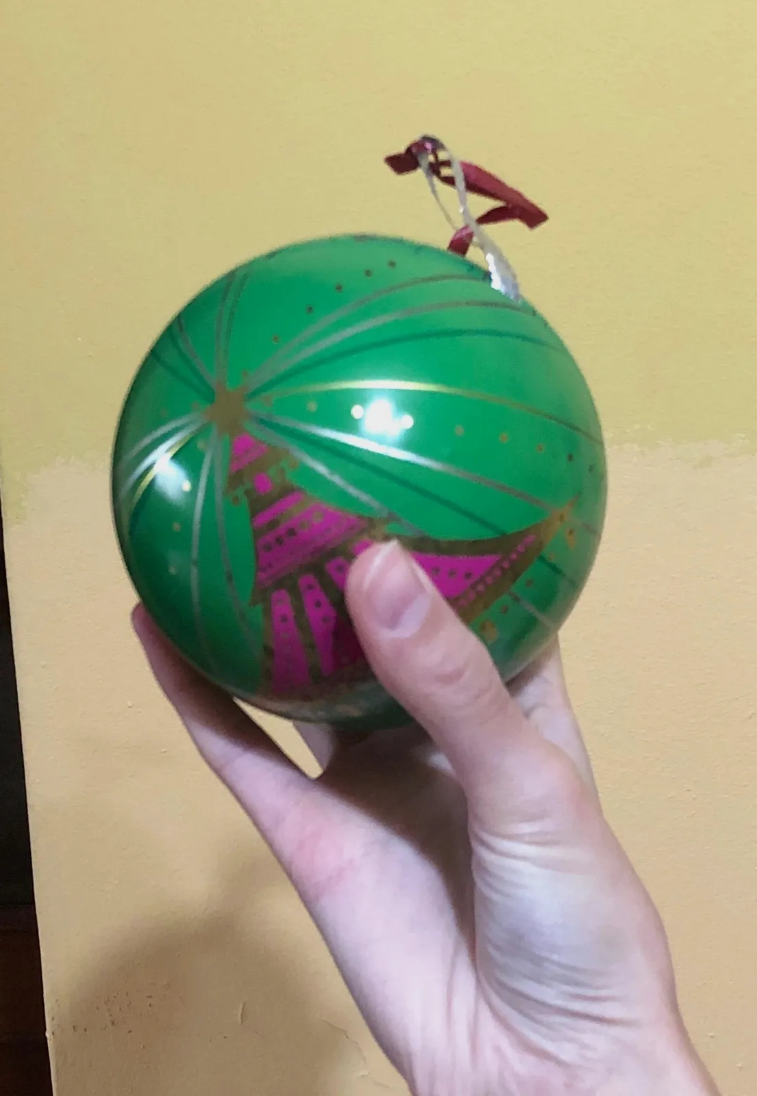 Caja Regalo Bola de Navidad – Adorno Guardacosas Abre-Fácil – London 4