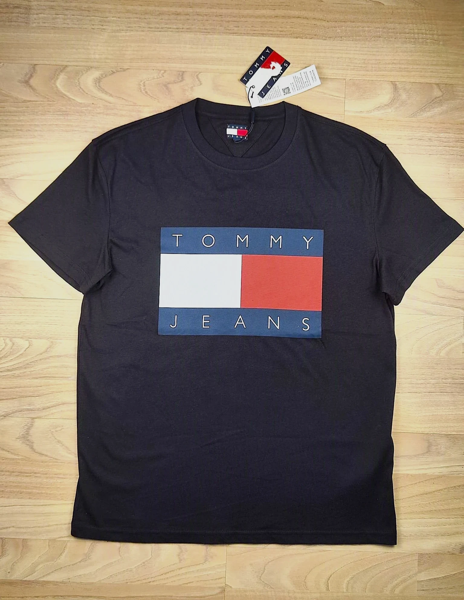 T-shirt Tommy Hilfiger noir taille M – Tommy Hilfiger – taille M