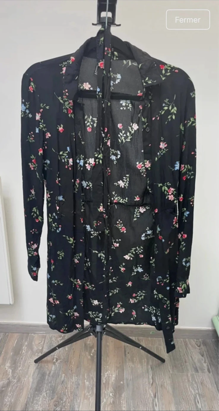 Robe fleurie H&M taille 34 couleur noir