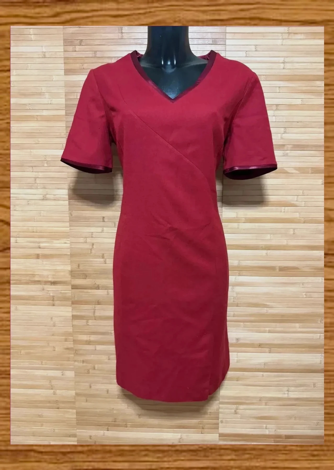 Elegante vestido color rojo burdeos de lana , marca Hugo boss , talla 44 😍