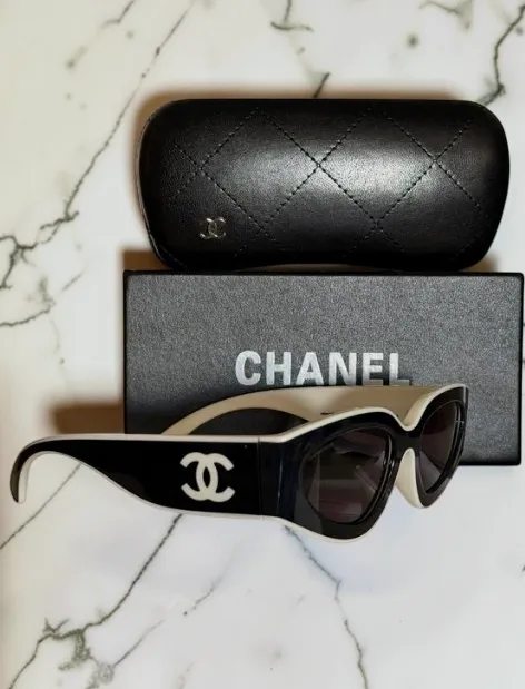 Lunettes de soleil Chanel noires – Chanel – noir et blanc 3