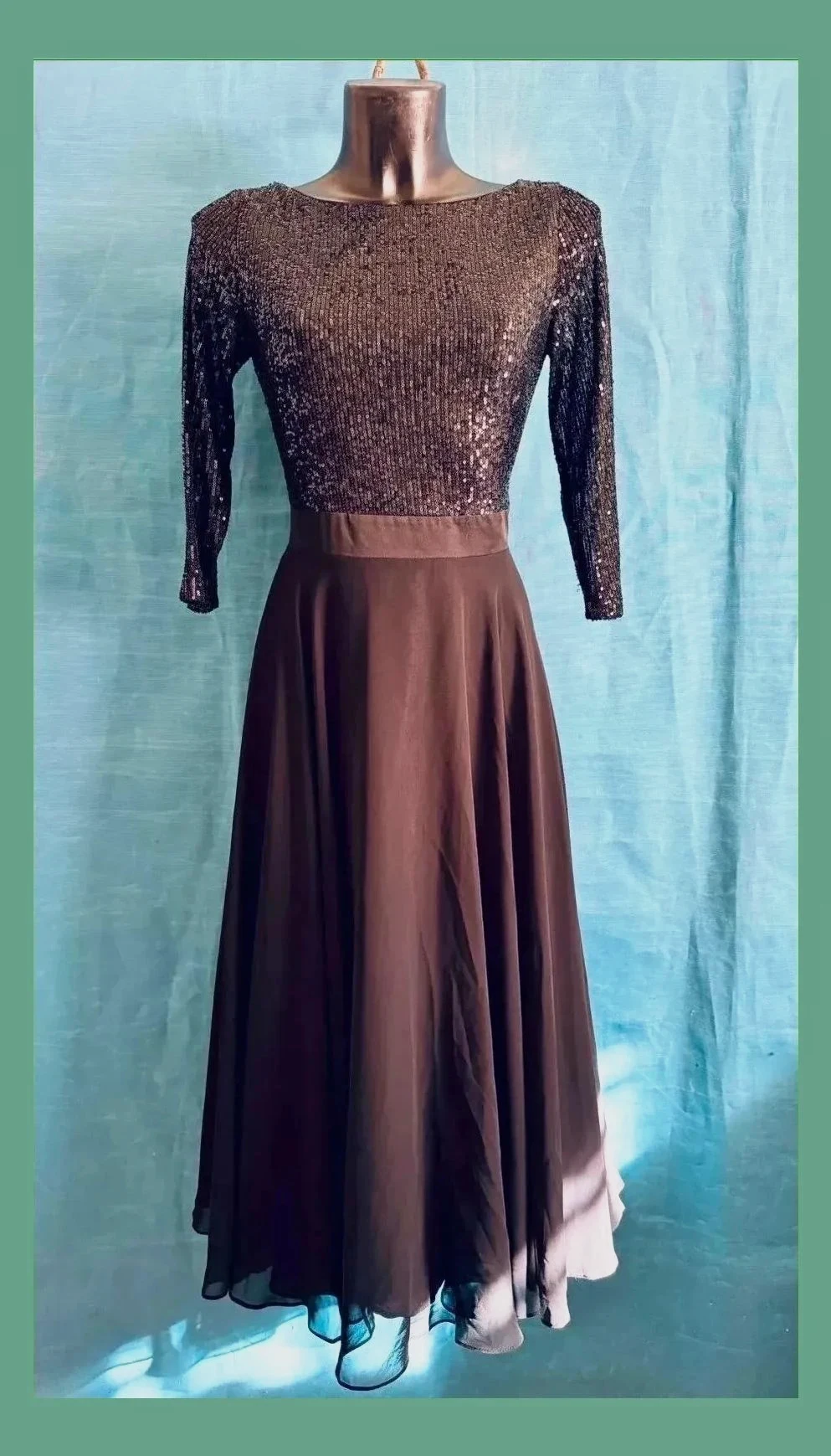 Espectacular vestido fiesta con cuerpo lentejuelas, color negro de marca Swing talla 42 😍