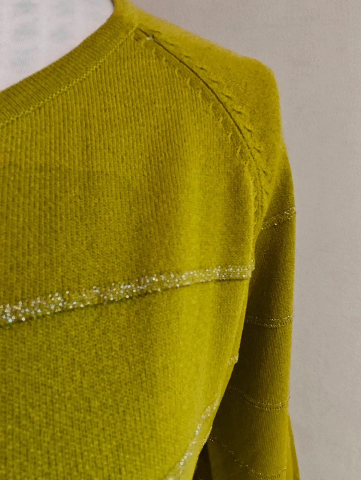 🌺 Camiseta de punto verde pistacho con lineas brillantes – Amo & Roma – taille L / 40 / 12 3