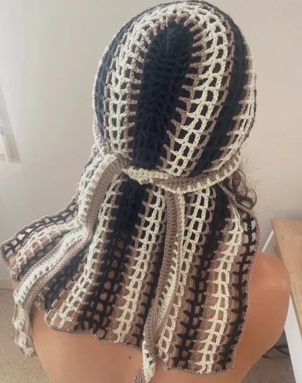 Bonnet béguin en crochet rayé – bon – marron, beige et blanc – taille Taille unique 3