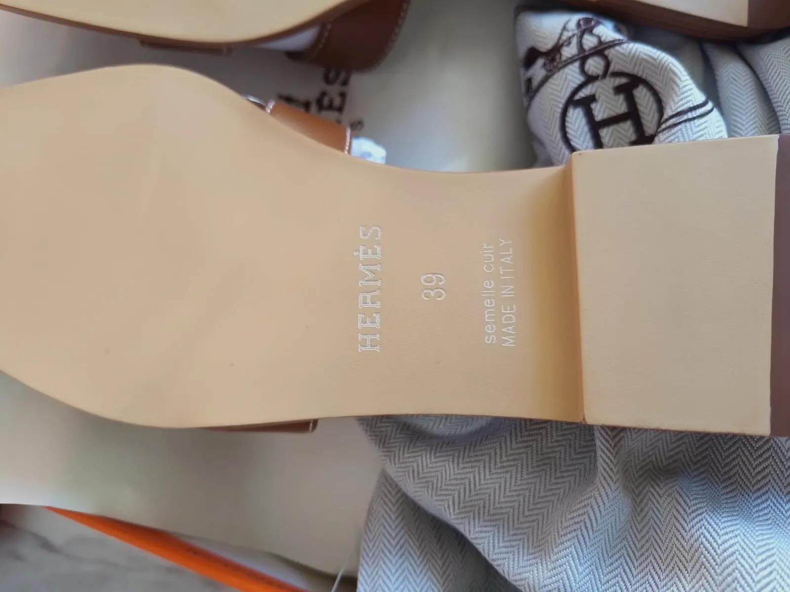 Chaussures Hermès cuir blanc – Hermès – blanc 5