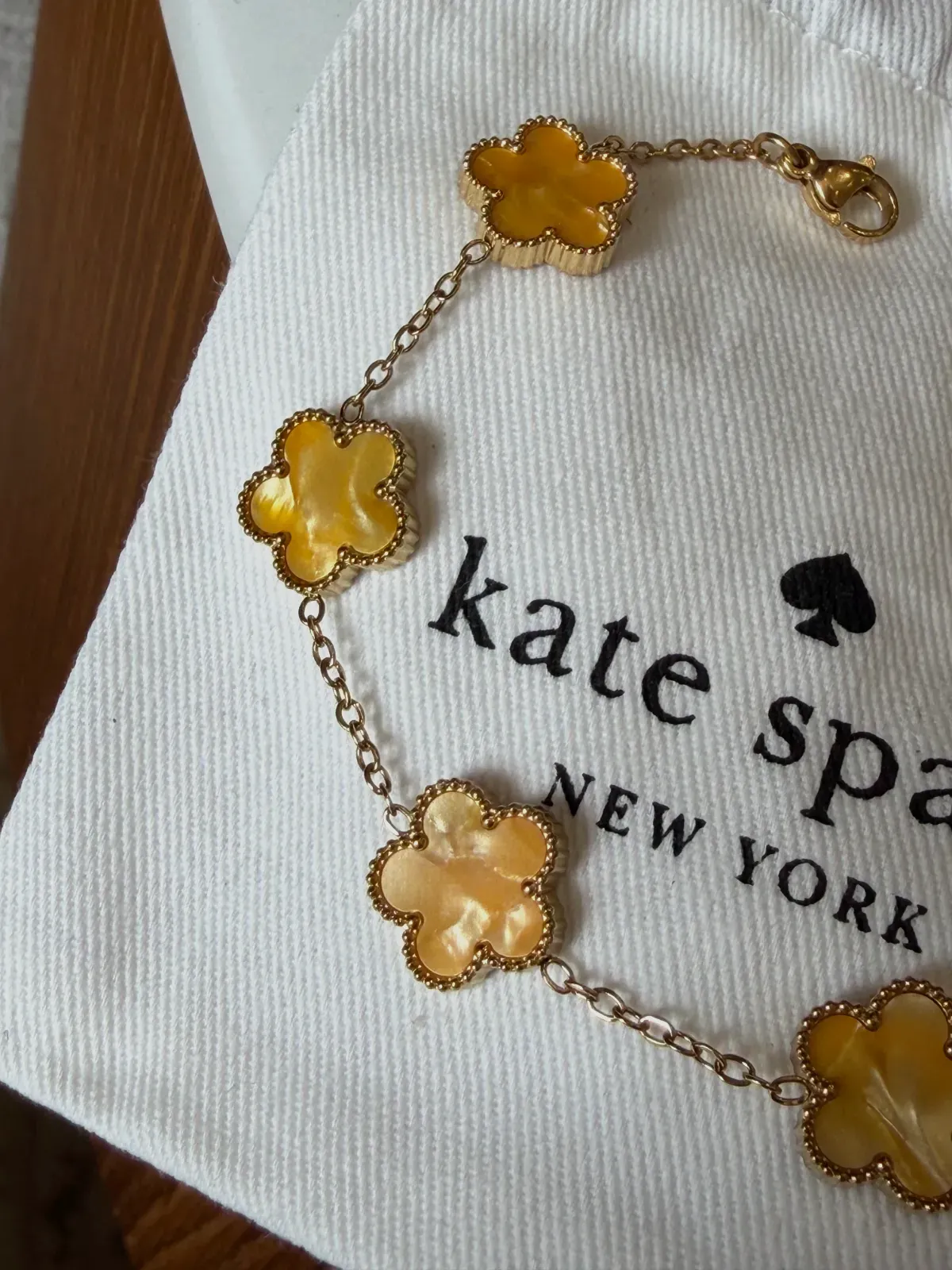 Bracelet Kate Spade motif fleurs dorées – Kate Spade – doré – taille Taille unique 2