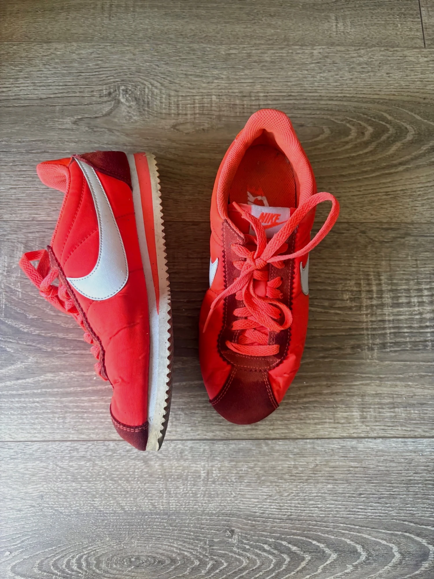 Basket rouge Nike taille 37,5 
