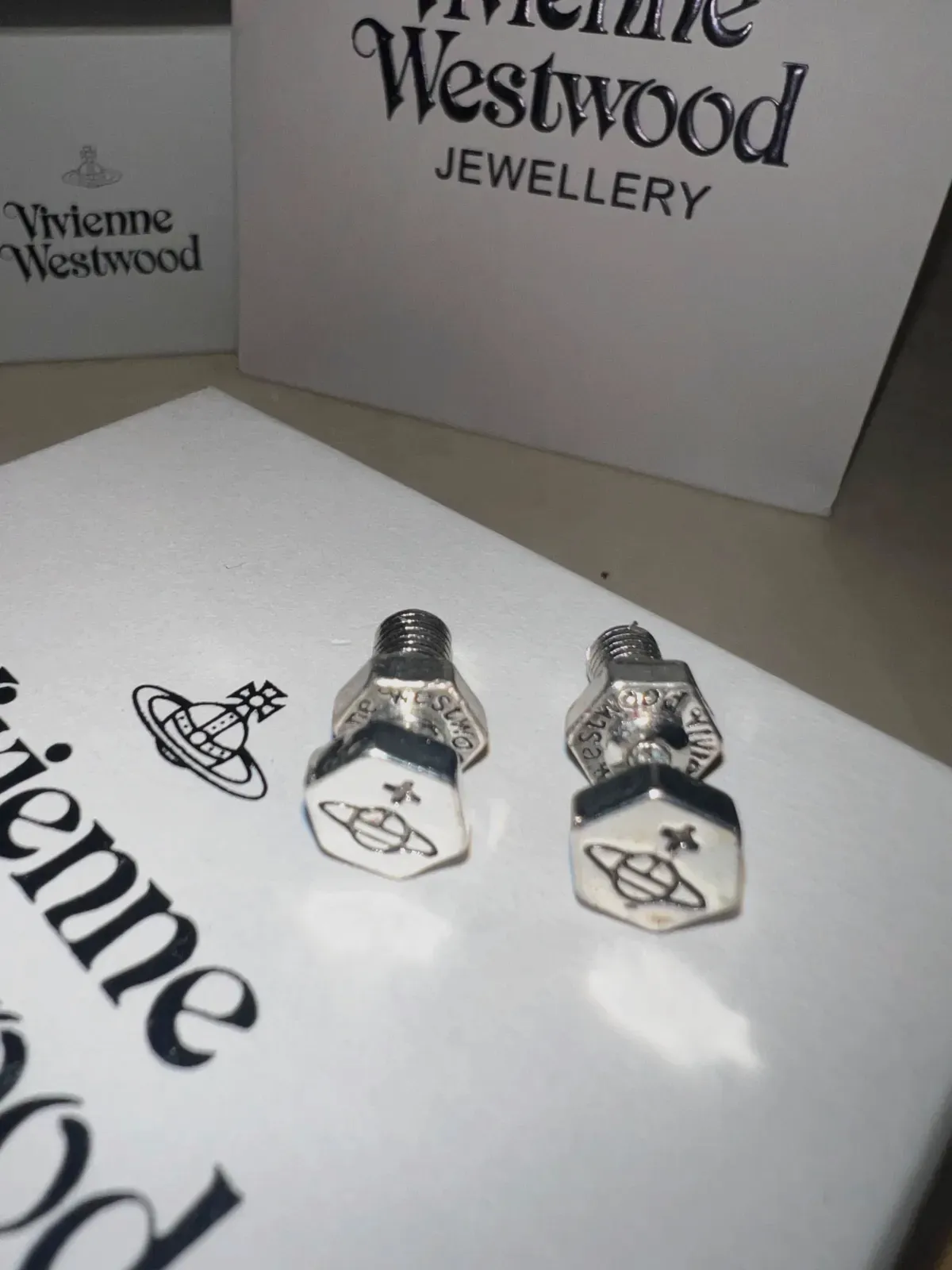 Boucles d'oreilles Vivienne Westwood argentées forme boulon – Vivienne Westwood – argenté – taille Taille unique 5
