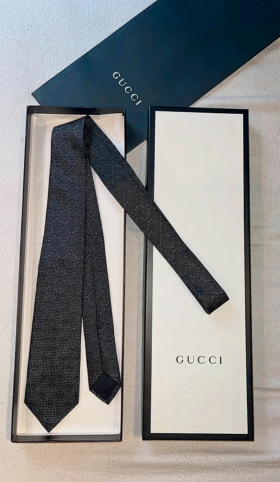 Cravate Gucci authentique en 100% soie