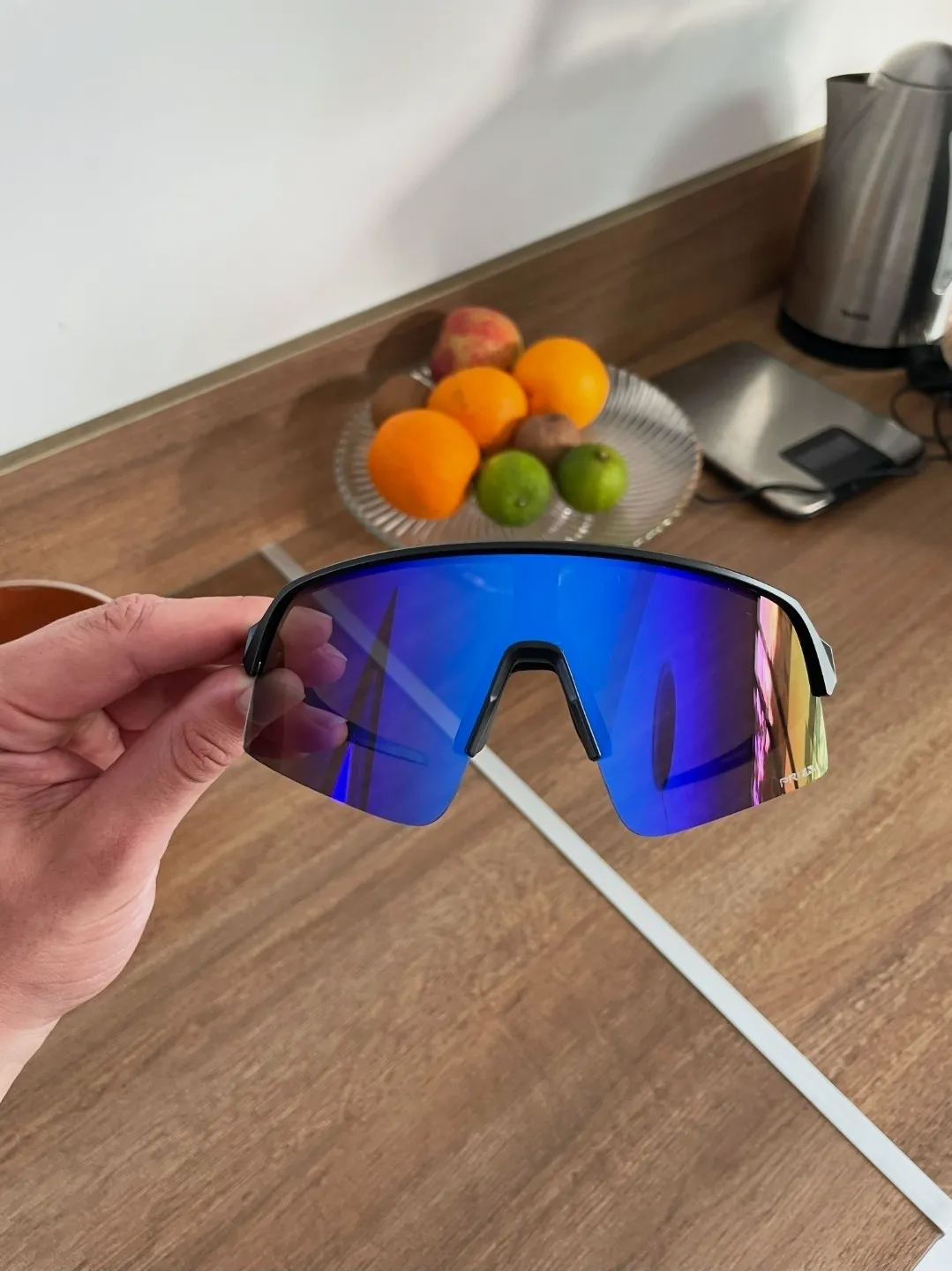 Lunettes de sport verres bleus – Oakley – noir avec verres bleu miroir 2