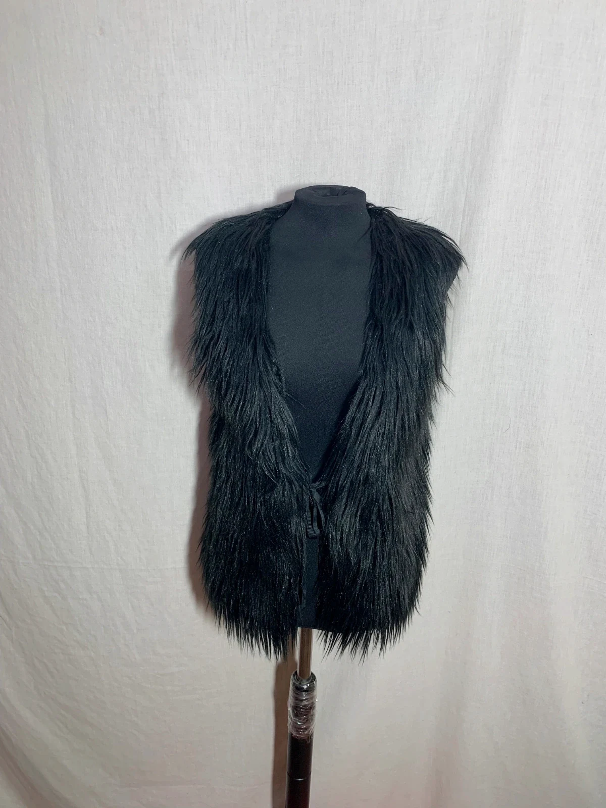 Chaleco de Pelo Sintético Negro | Black Faux Fur Vest | Naf Naf – Naf Naf – taille XS / 34 / 6