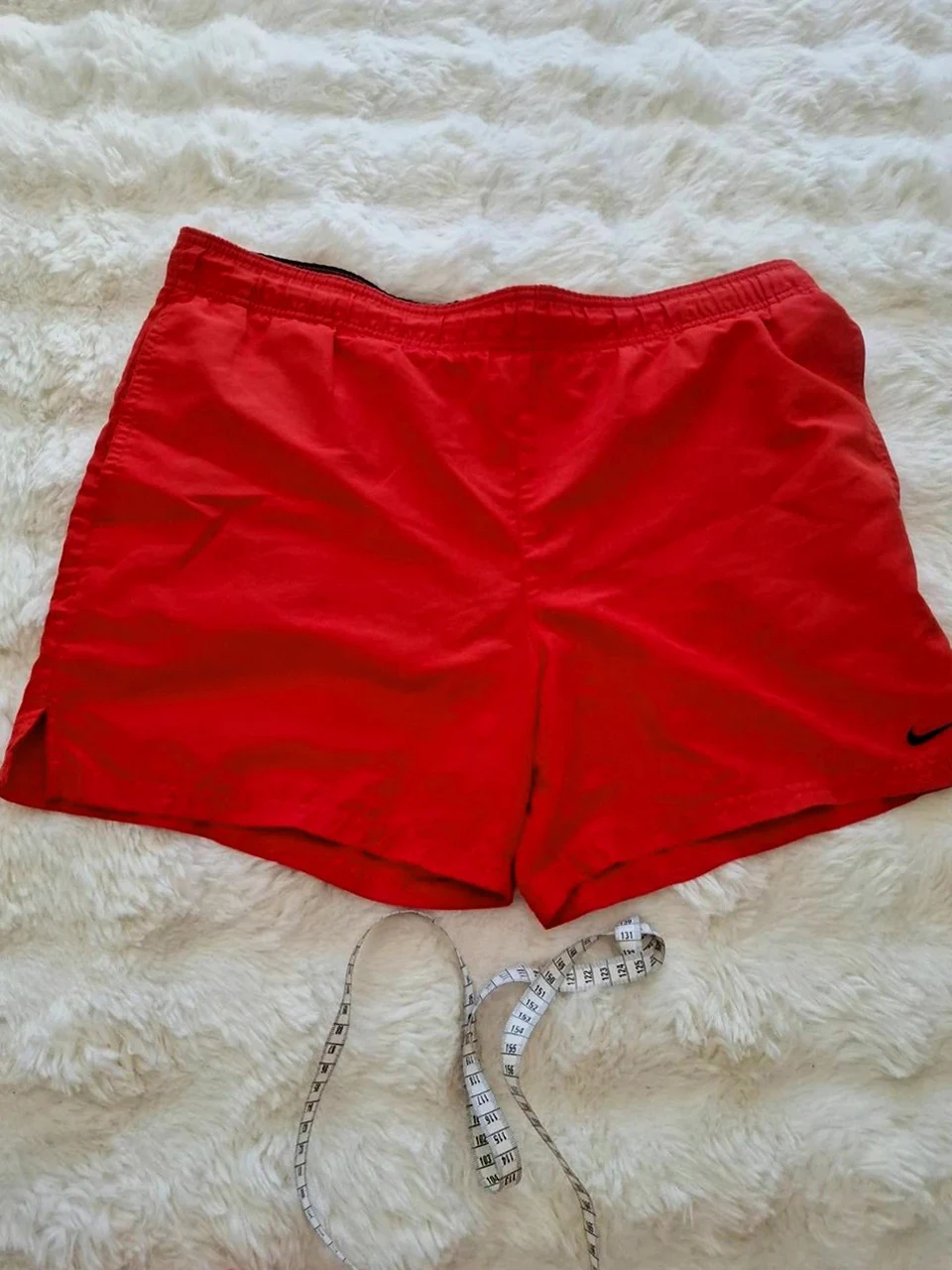 Short de Sport Rouge Nike - Taille M - Idéal pour customisation / pièces