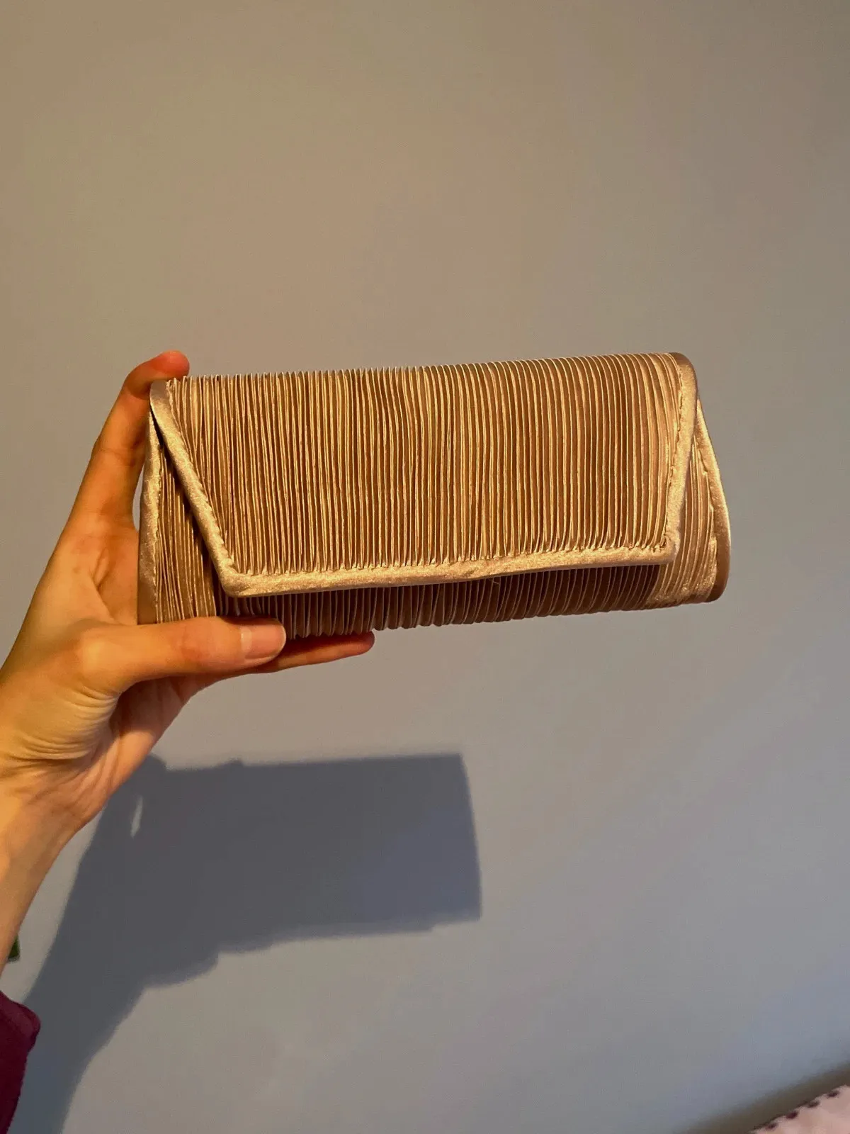 Lote de 2 bolsos de mano: artesanal bordado + clutch dorado – Bijou Brigitte 4