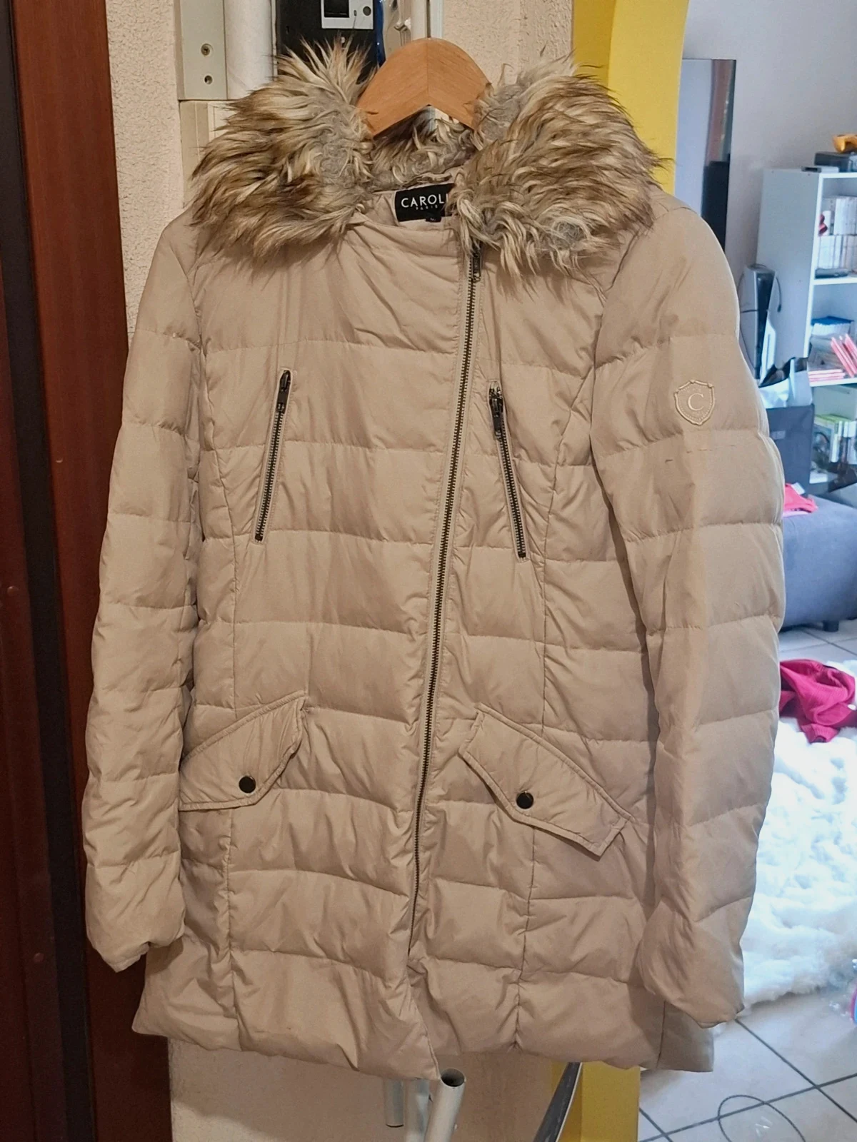 Doudoune Longue Beige à Capuche Fausses Fourrure Caroll Paris T.M / S-M