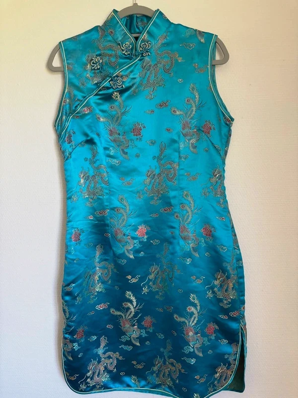 Robe style chinois satin turquoise motifs dragon – Si Jolie – taille XL / 42 / 14