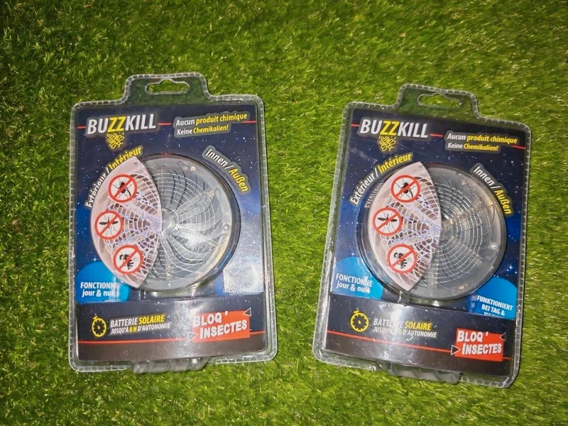 Lot de 2 BuzzKill Bloq'Insectes solaires – Tue-insectes UV – Neufs sous blister