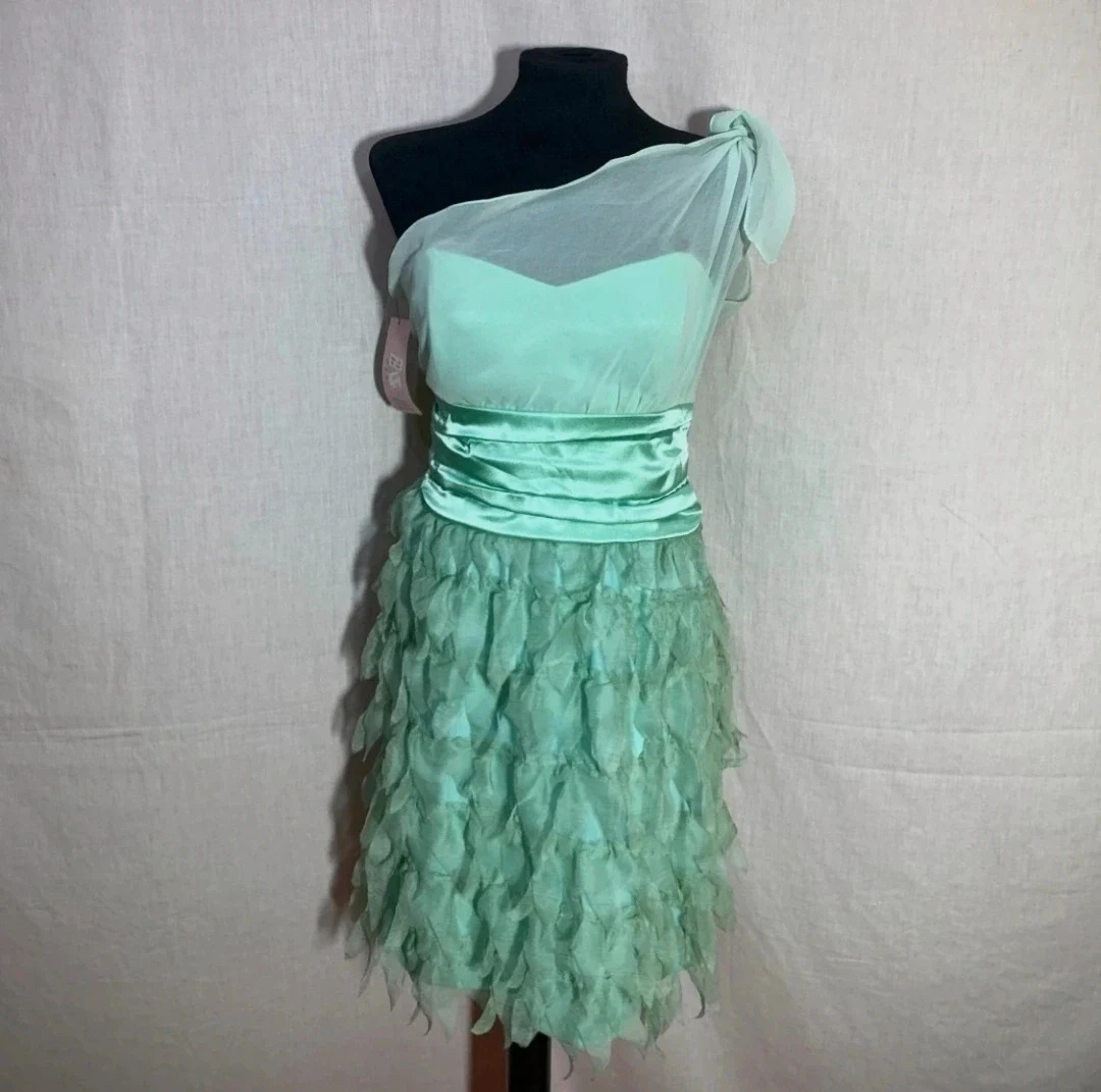 Vestido fiesta escote corazón y volantes falda | Party Dress with Sweetheart Neckline Ruffled Skirt
