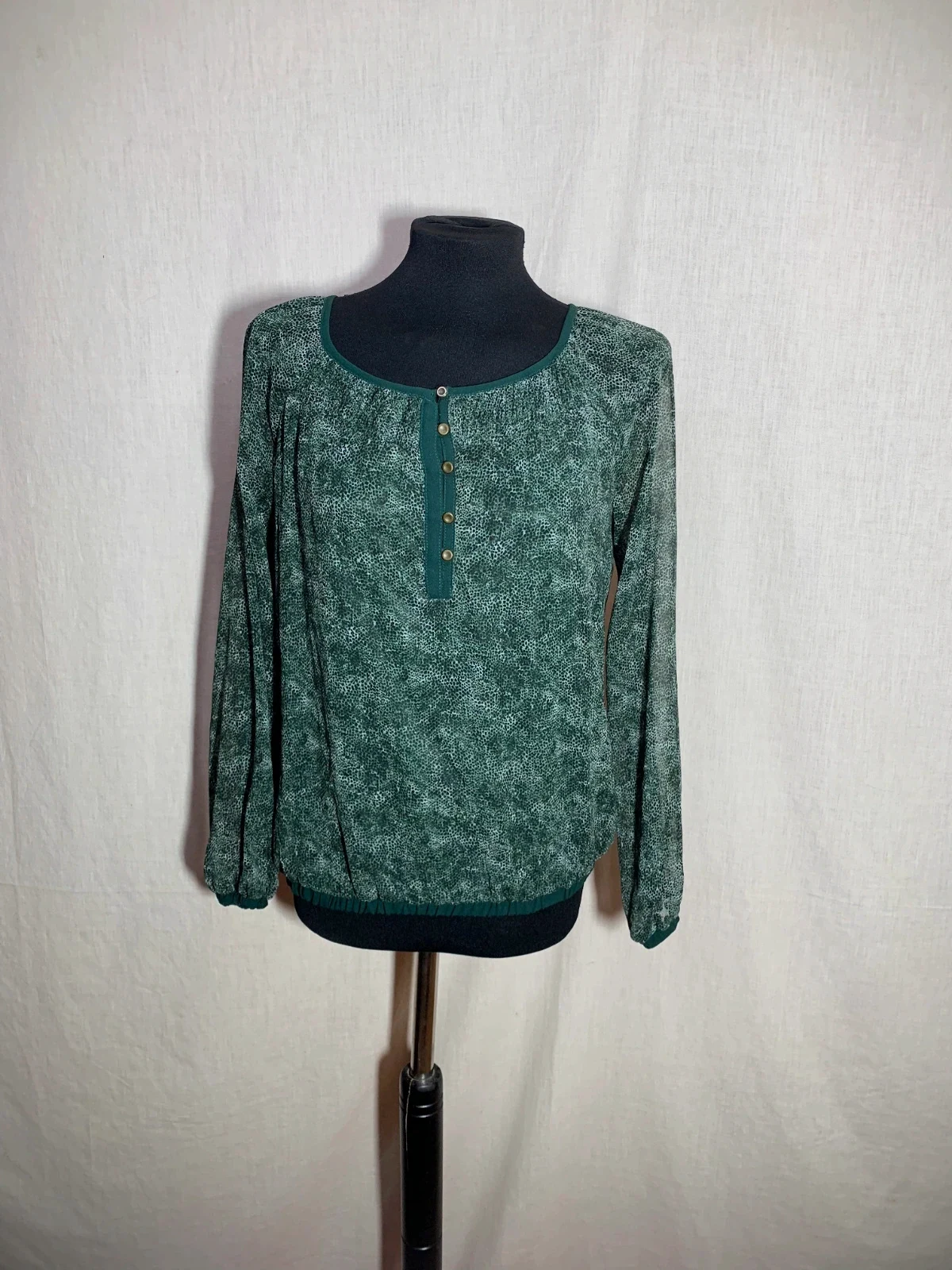 Blusa de manga larga verde oscuro Fórmul@ Joven | Dark Green Long Sleeve Blouse – Fórmula Joven – taille L / 40 / 12