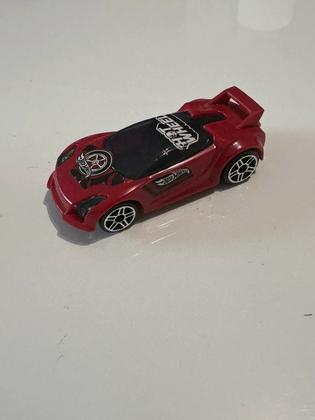 Voiture rouge Hot Wheels